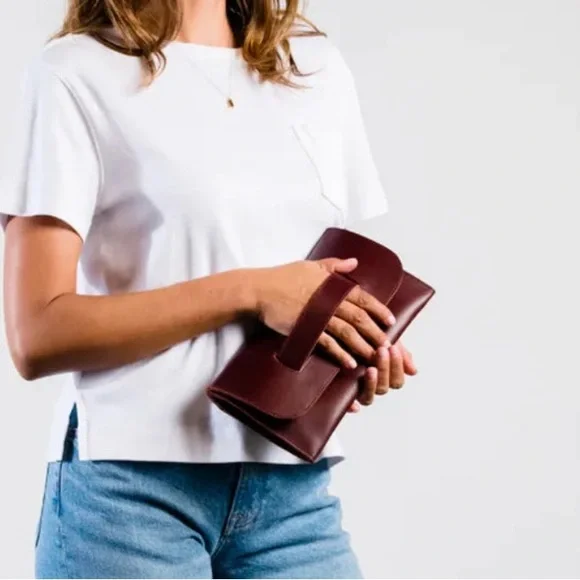 COPY - Able Mare Clutch in Wine Red with Integrated Handle - Picture 2 of 4